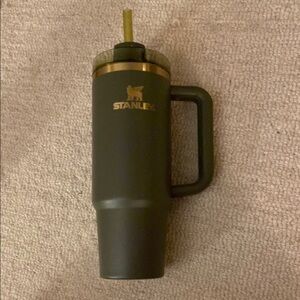 Stanley Green Tumbler with Handle